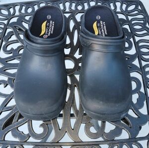 Skechers Slip-resistant Work Crocs.